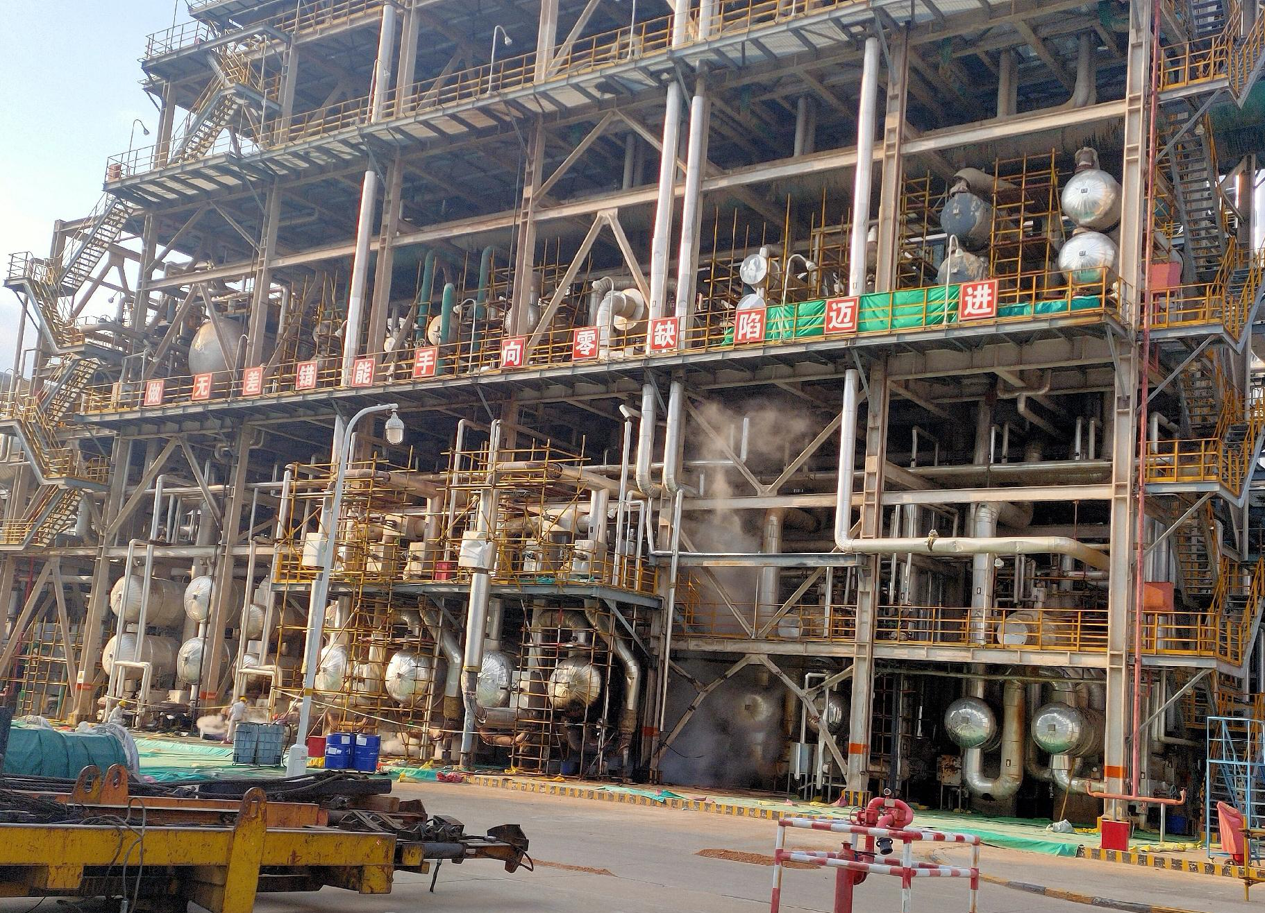 炼厂停工检修管束抽芯作业